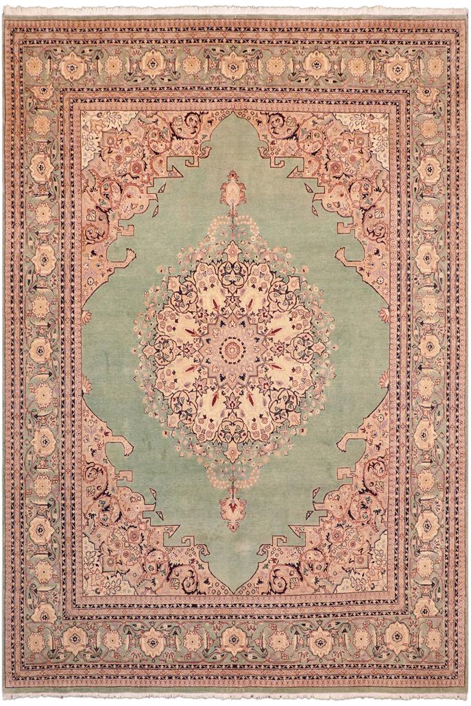 Traditional Indira Lt. Green Lt. Green Hand Knotted Area rugs 8 x 10