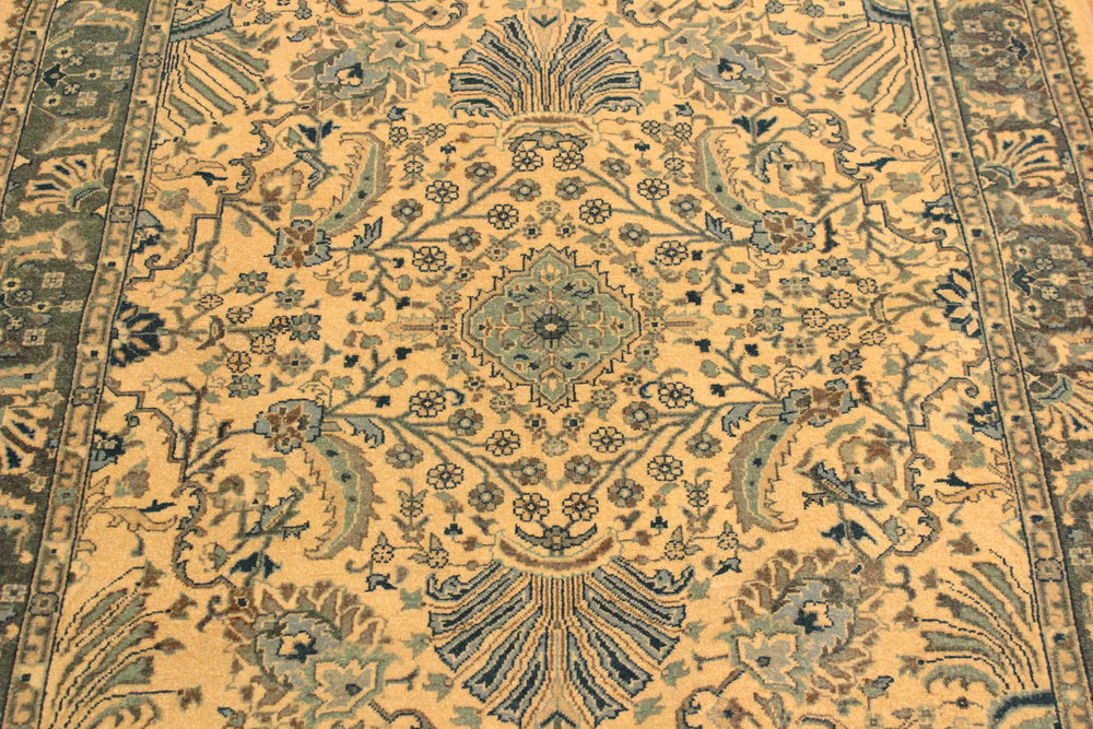 handmade Traditional Design Ivory Lt. Green Hand Knotted RECTANGLE 100% WOOL area rug 4' x 6'
